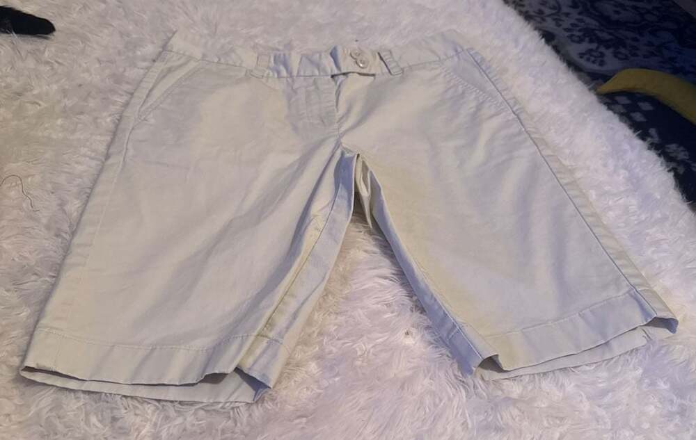 Vineyard Vines Women's Every Day‎ Shorts Khaki Size 2